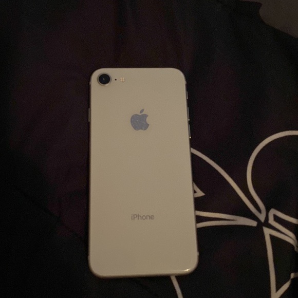 iPhone 8 - Picture 2 of 2